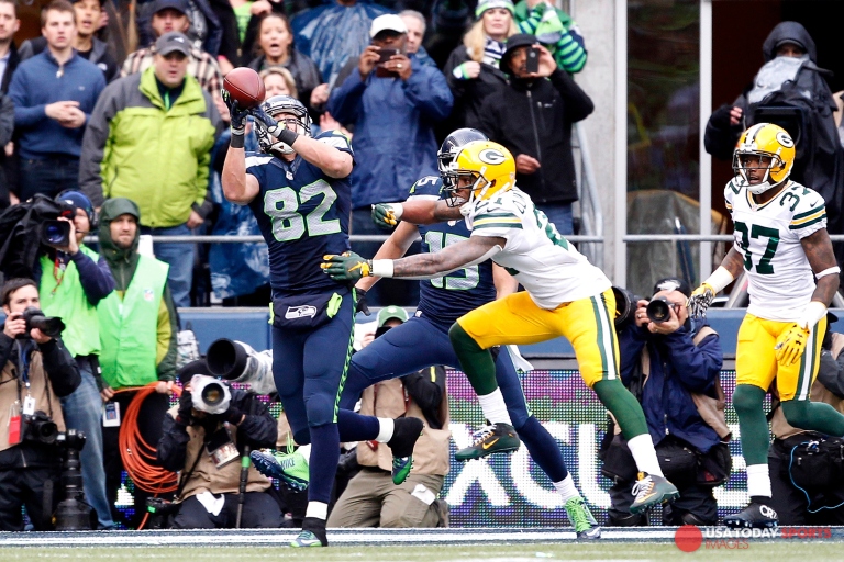 Jan 18, 2015; Seattle, WA, USA; Seattle Seahawks tight end Luke Willson (82) catches a pass for a two-point conversion against the Green Bay Packers during in the fourth quarter of the NFC Championship game at CenturyLink Field. Mandatory Credit: Joe Nicholson-USA TODAY Sports